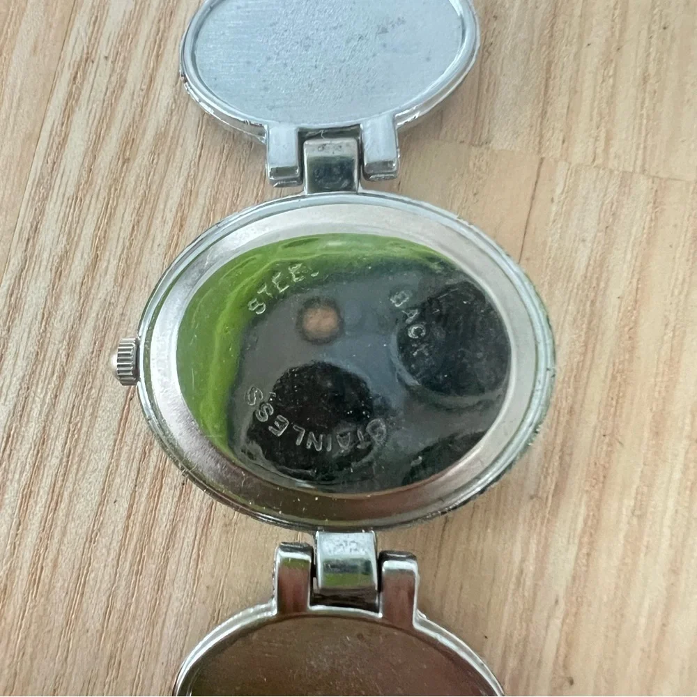 Geneva ladies oval silver tone purple bracelet fashion watch NEW BATTERY